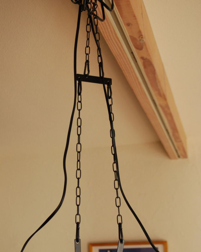 ペンダントライト 照明・ライティング 左右に伸び縮み、角度調整可能なペンダントライト(ブラック)(電球なし)。チェーンが付いているので、強度があります。(pl-160)