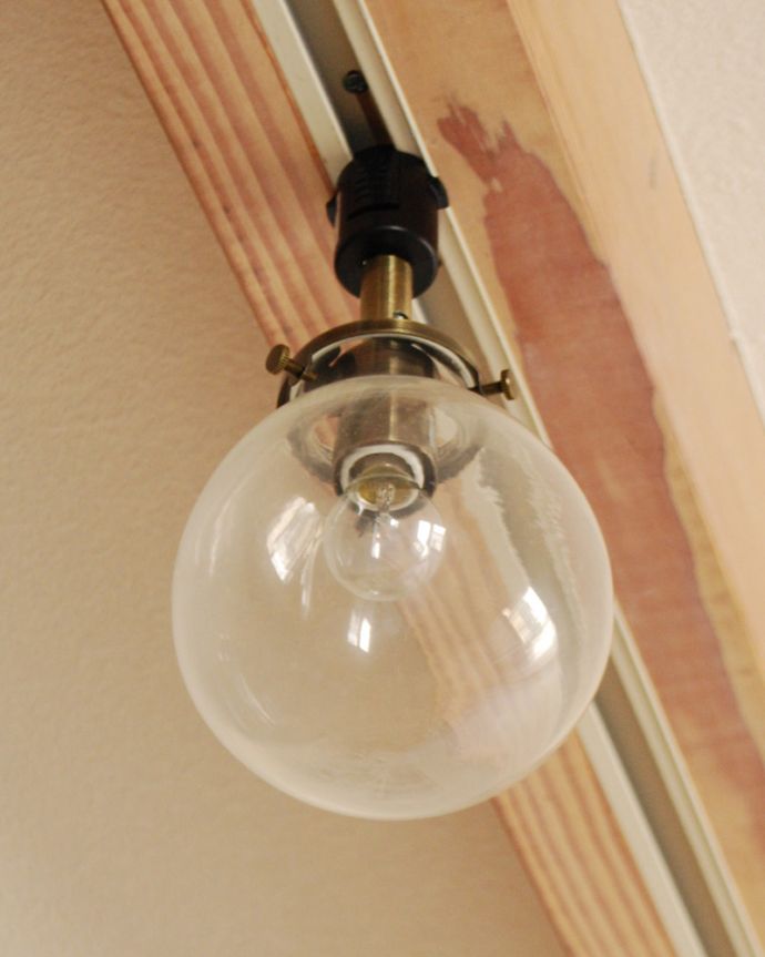 スポットライト　照明・ライティング　クリアのガラスボール（ダクトレール専用スポットライト）（電球なし）。シェードは、手作りのため多少、誤差があったり、気泡やキズ、汚れが入っている場合もあります。(pl-162)