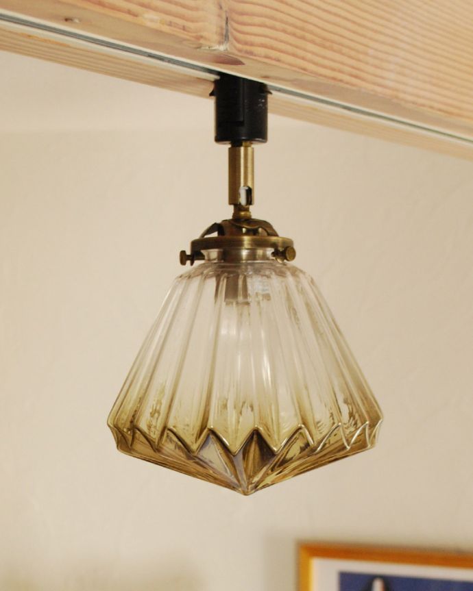 スポットライト 照明・ライティング アンバーカラーのスポットライト(ダクトレール専用)(電球なし)。角度が調整できるデザインです。(pl-164)