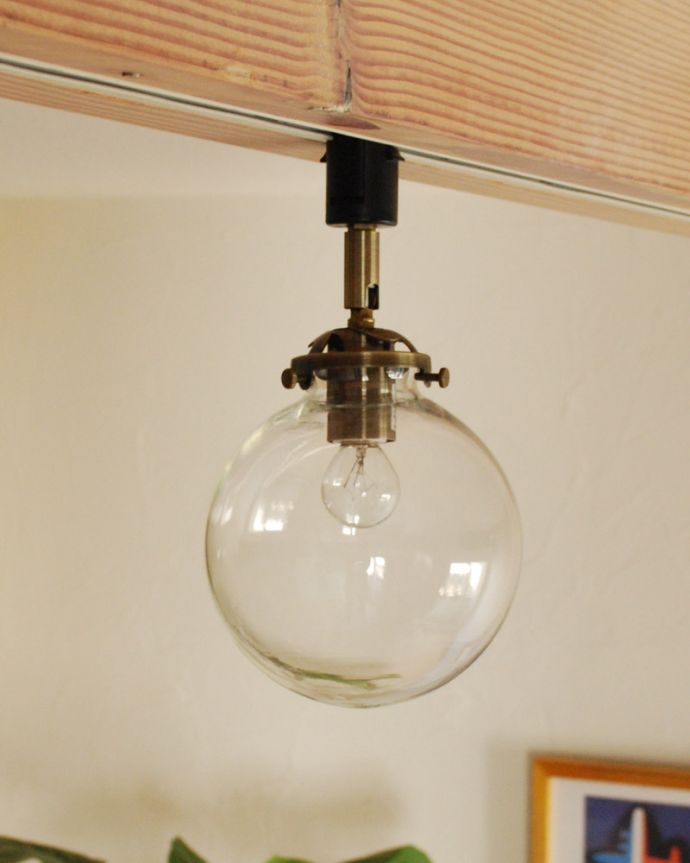 スポットライト　照明・ライティング　ガラスボールスポットライト（まん丸）（ダクトレール専用）（電球なし）。角度が調整できるデザインです。(pl-167)