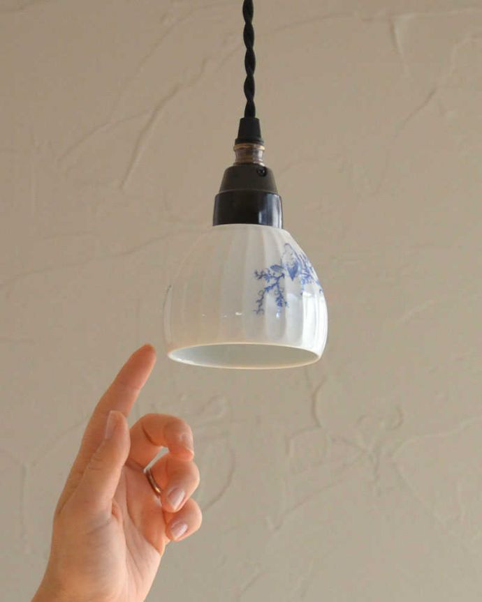 ペンダントライト　照明・ライティング　可愛い磁器製（ブルー）シェードのペンダントライト（50cmコード・Ｅ26球・ギャラリーなし）。※こちらのシェードのみは販売していません。(pl-184)