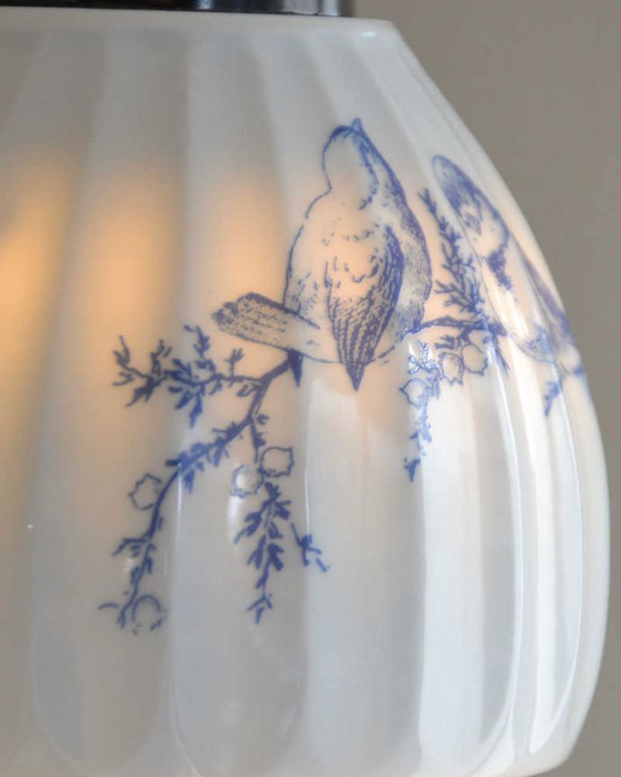 ペンダントライト　照明・ライティング　可愛い磁器製（ブルー）シェードのペンダントライト（50cmコード・Ｅ26球・ギャラリーなし）。小さくても存在感がたっぷりです。(pl-184)