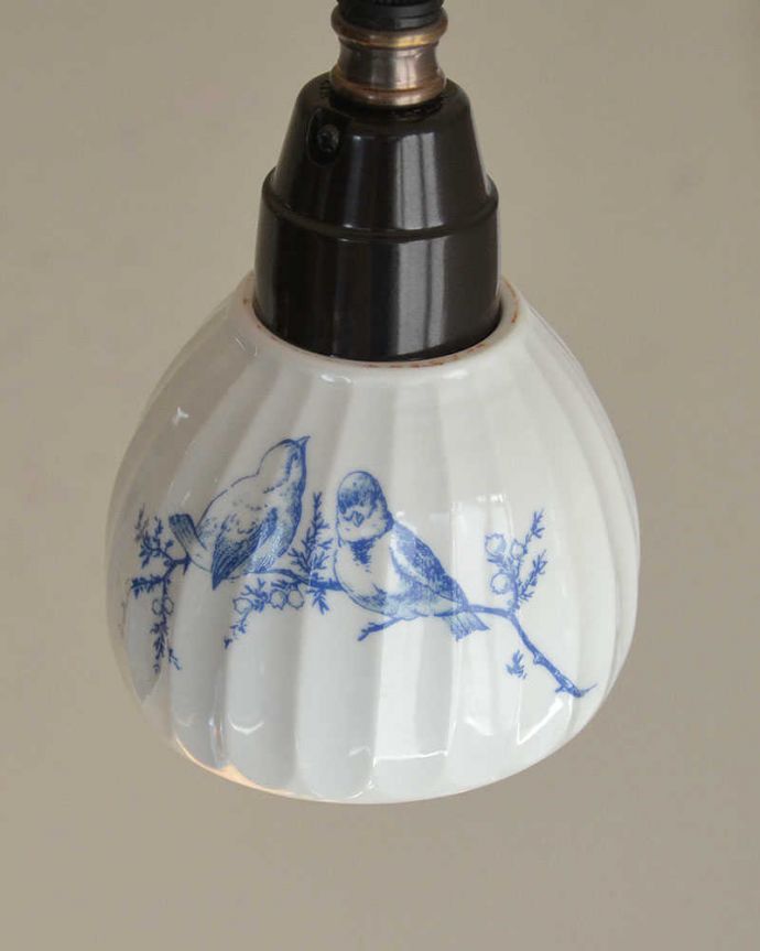 ペンダントライト　照明・ライティング　可愛い磁器製（ブルー）シェードのペンダントライト（50cmコード・Ｅ26球・ギャラリーなし）。シェードと50cmコードをセットでお届けします。(pl-184)