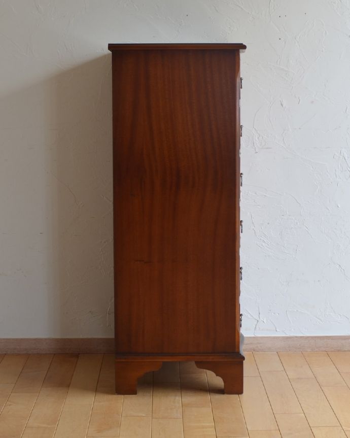 アンティークのチェスト　アンティーク家具　上品な英国スタイル、マホガニー材のチェストオブドロワーズ。サイドから見ても絵になります。(q-1001-f)