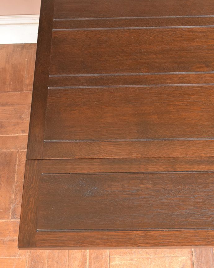 ロイドテーブル アンティーク家具 ダイニングで使う伸張タイプのアンティーク家具、ドローリーフテーブル。木目も美しいです。(q-1005-f)