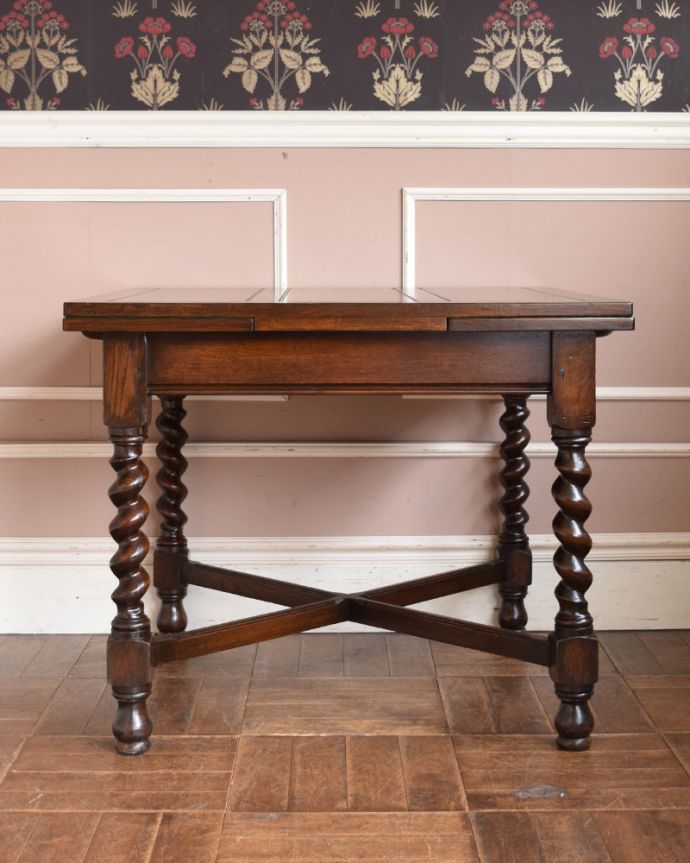 ロイドテーブル アンティーク家具 ダイニングで使う伸張タイプのアンティーク家具、ドローリーフテーブル。温かみのある落ち着いた色です。(q-1005-f)