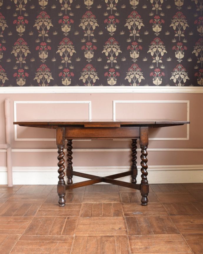 ロイドテーブル アンティーク家具 ダイニングで使う伸張タイプのアンティーク家具、ドローリーフテーブル。もちろん常に広げた状態でもお使いいただけます。(q-1005-f)