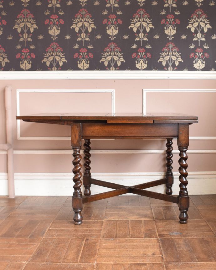 ロイドテーブル アンティーク家具 ダイニングで使う伸張タイプのアンティーク家具、ドローリーフテーブル。片開きの状態でもご使用頂けます。(q-1005-f)