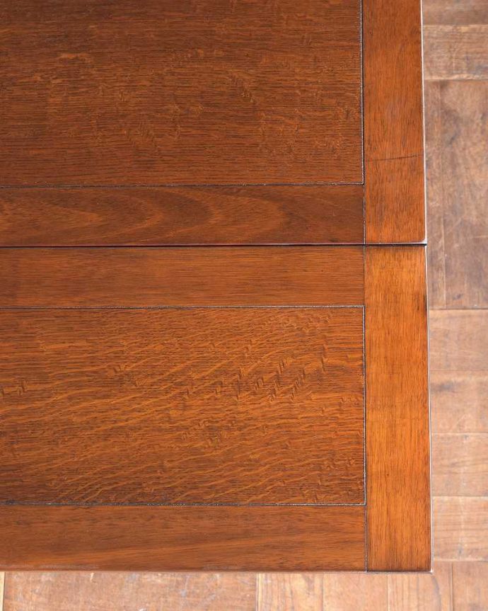 アンティークのテーブル アンティーク家具 アンティーク英国家具、重厚な脚の装飾がアクセント、ドローリーフテーブル(便利な伸張式テーブル) 。大人っぽいカラーで落ち着きがあります。(q-1011-f)