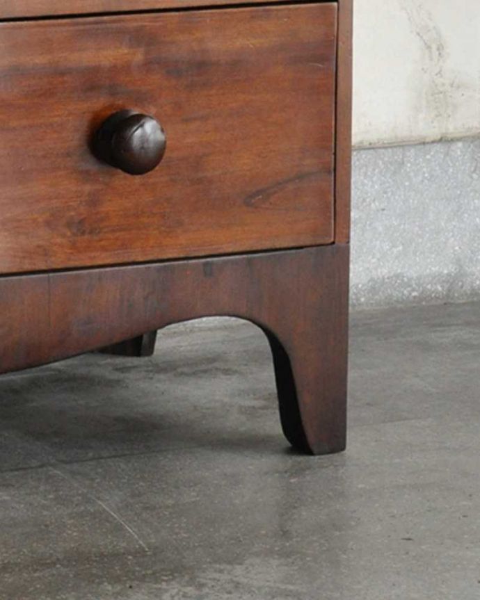 アンティークのチェスト　アンティーク家具　鍵が掛かる落ち着いた茶色のアンティーク英国家具のチェスト。しっかりメンテナンスしてありますので安心してお使いください。(q-1021-f)