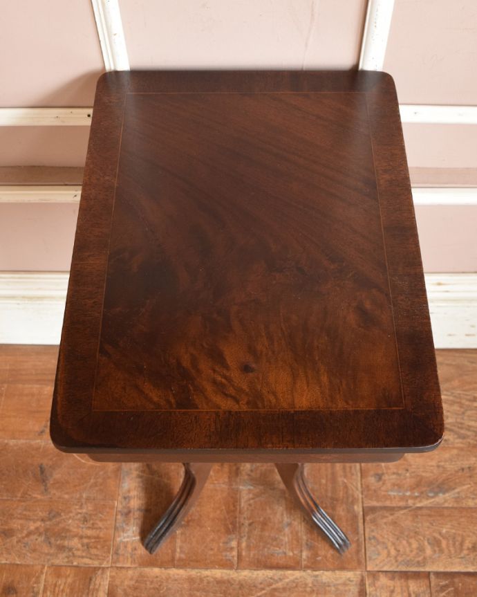 アンティークのテーブル アンティーク家具 英国紳士のスモーキングテーブル(サイドテーブル)、マホガニー材のアンティーク家具。天板もピカピカにお直ししました。(q-1022-f)