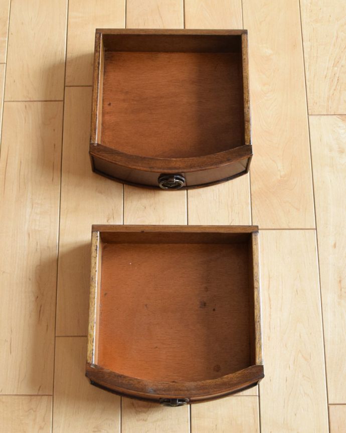 アンティークのテーブル アンティーク家具 英国アンティークの家具、引き出し付きのテーブル(ドラムテーブル)。引き出しが2杯付いています。(q-1023-f)