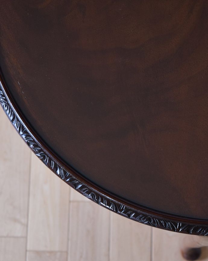 アンティークのテーブル アンティーク家具 イギリスから届いたアンティーク家具、ガラス天板のハーフムーンコンソールテーブル。きちんとお直ししているので、天板もキレイな状態です。(q-1032-f)