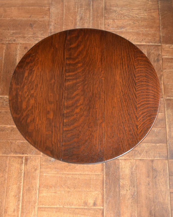 アンティークのテーブル　アンティーク家具　英国のアンティーク家具、珍しいコンパクトなサイズのゲートレッグテーブル（伸張式テーブル）。天板です。(q-1034-f)