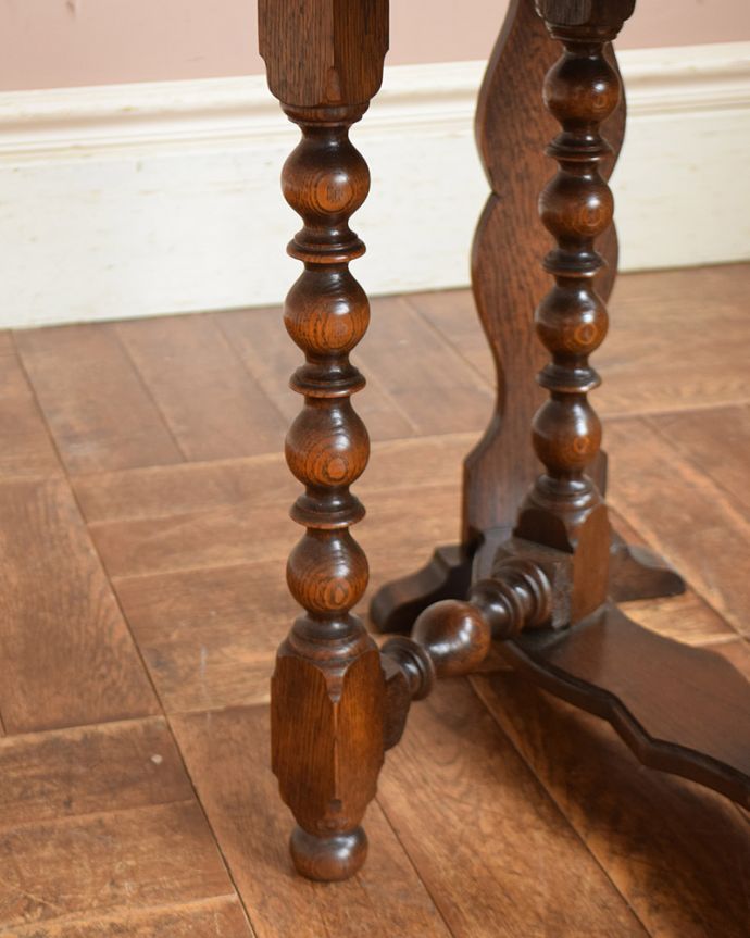 アンティークのテーブル　アンティーク家具　英国のアンティーク家具、珍しいコンパクトなサイズのゲートレッグテーブル（伸張式テーブル）。しっかりお直ししてあるので安定感があります。(q-1034-f)