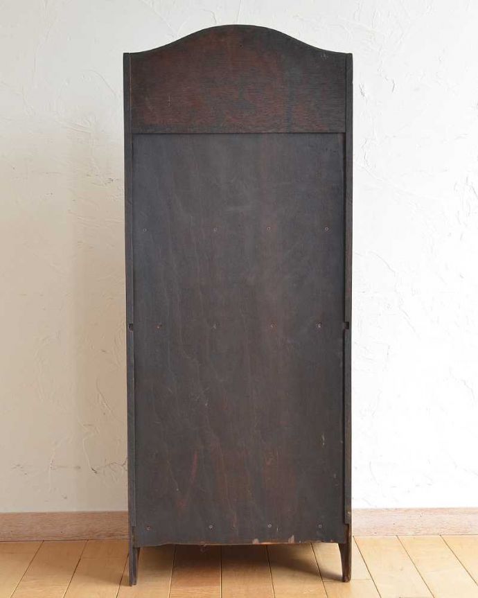 マガジンラック　アンティーク家具　お花の取っ手が可愛い、ボックス付きのマガジンラック、英国輸入のアンティーク家具。アンティークは新品ではないので、もちろん経年変化によるキズはありますが、専門の職人が目立たないようキレイにお直しをしているので、後姿までキレイです。(q-1035-f)