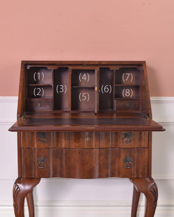 ビューロー　アンティーク家具　アンティーク英国輸入の家具、引き出しのウェーブが美しいライティングビューロー。棚に化粧品を片付ければ、奥様のドレッサー代わりにもなりますよ。(q-1052-f)