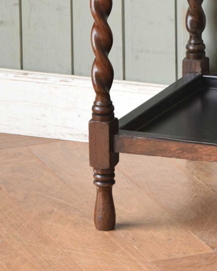 アンティークの玄関収納　アンティーク家具　流れるようなツイスト脚が美しい、英国輸入のアンティークステッキスタンド（傘立て）。丸みを帯びた脚先もステキ。(q-1054-f)