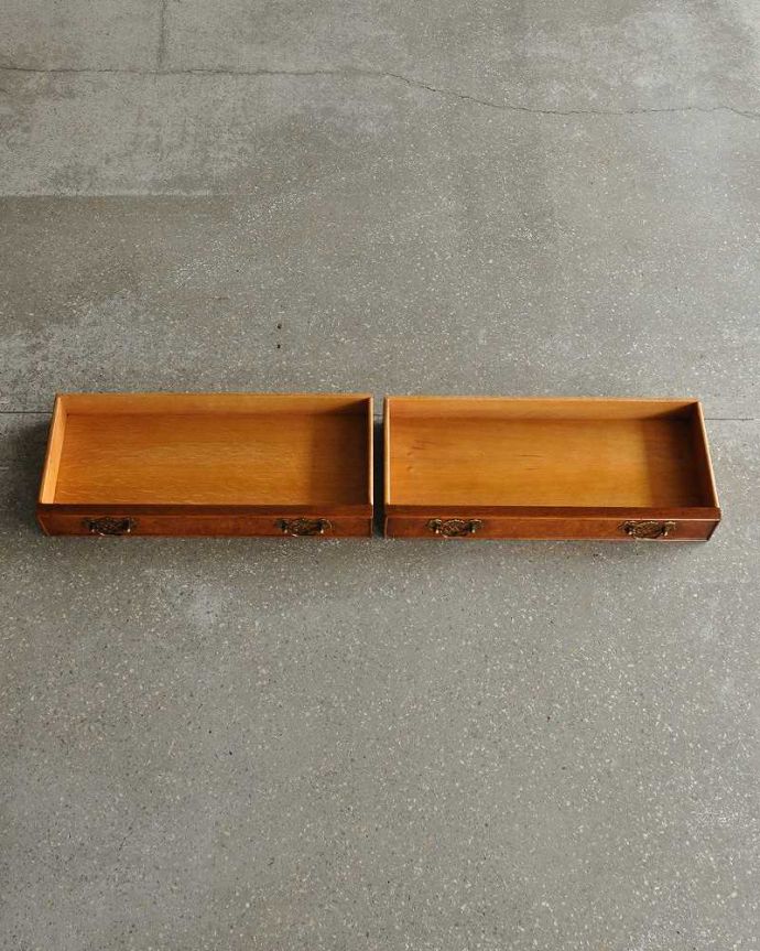 アンティークのテーブル　アンティーク家具　英国のアンティーク家具、デスクにもなる引き出し付きの美しいコンソールテーブル。2杯引き出しがついています。(q-1056-f)