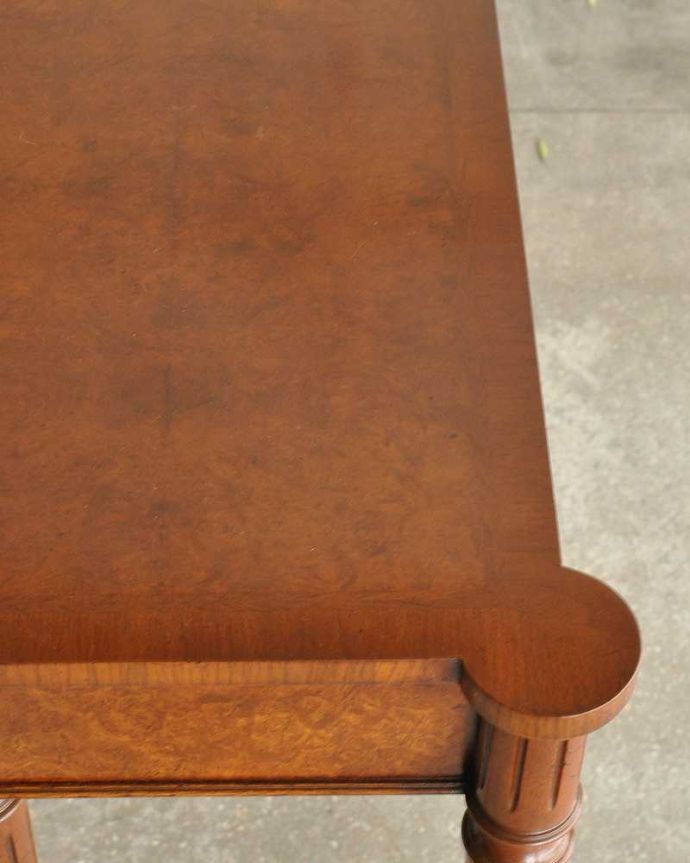 アンティークのテーブル　アンティーク家具　英国のアンティーク家具、デスクにもなる引き出し付きの美しいコンソールテーブル。きちんと修復しているので、届いたその日からお使いいただけます。(q-1056-f)