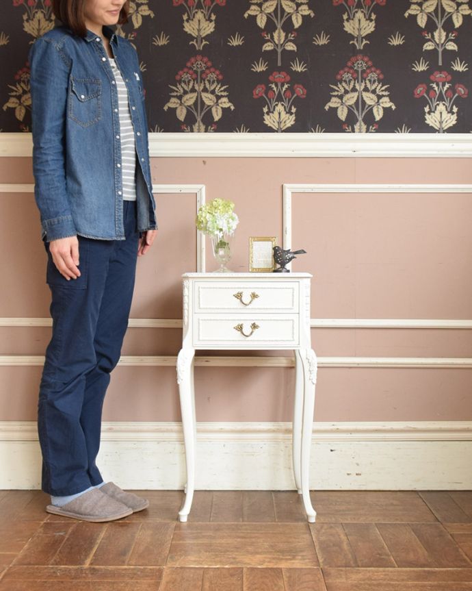 アンティークのチェスト　アンティーク家具　アンティーク　ベッドサイドチェスト（ホワイト）。とっても可愛いチェスト。(q-1065-f)