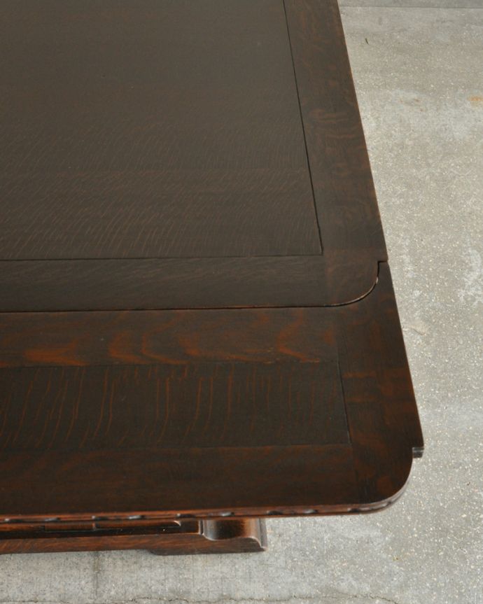 アンティークのテーブル　アンティーク家具　アンティーク英国輸入家具、お花の装飾が美しいドローリーフテーブル（伸張式テーブル） 。メンテナンスをしてありますので、つなぎ目も美しく仕上がります。(q-1071-f)