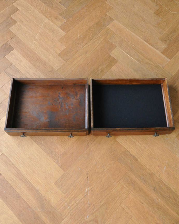 サイドボード　アンティーク家具　和室にも馴染む英国輸入のアンティーク家具、便利なミラーバックサイドボード。引き出しがあるので細かいものもしまえます。(q-1081-f)