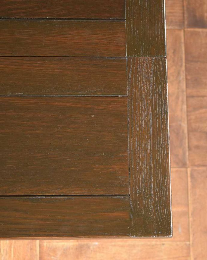 アンティークのテーブル アンティーク家具 イギリス輸入のお洒落なアンティーク家具、美しいドローリーフテーブル(ダイニングテーブル)。メンテナンスをしてありますので、つなぎ目も木目も美しいです。(q-1083-f)