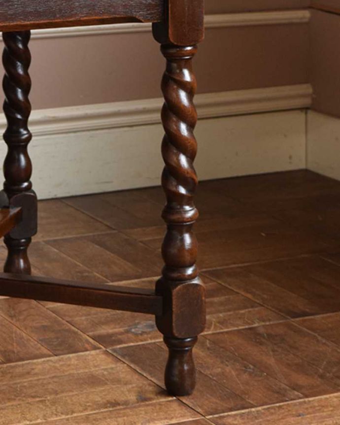 アンティークのテーブル アンティーク家具 イギリス輸入のお洒落なアンティーク家具、美しいドローリーフテーブル(ダイニングテーブル)。しっかりお直ししてあるので安定感があります。(q-1083-f)