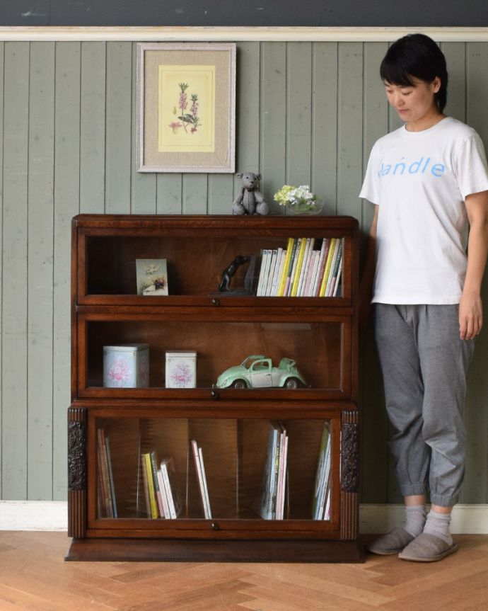 アンティークのキャビネット アンティーク家具 小さくて置きやすいスタッキングブックケース、英国輸入のアンティークキャビネット。本棚としてはもちろん、グラスや食器を並べて飾り棚としても素敵ですよ。(q-1090-f)