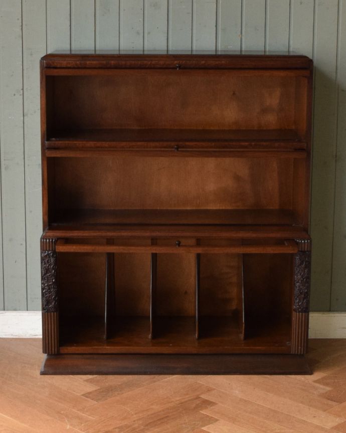 アンティークのキャビネット アンティーク家具 小さくて置きやすいスタッキングブックケース、英国輸入のアンティークキャビネット。食器や写真立て、A4サイズの本やDVDなどなど、たくさん飾ればディスプレイの幅が広がります。(q-1090-f)