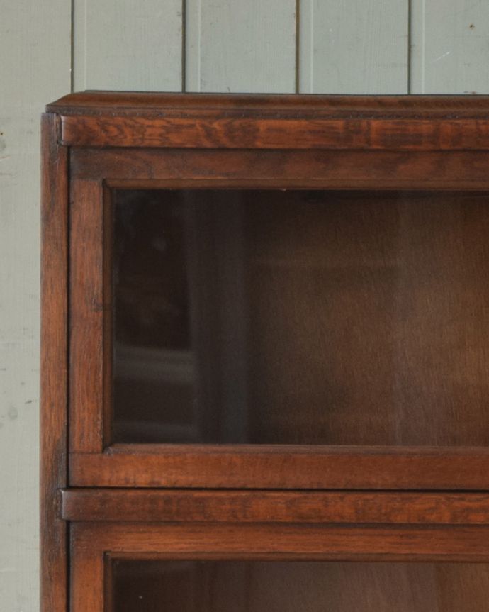 アンティークのキャビネット アンティーク家具 小さくて置きやすいスタッキングブックケース、英国輸入のアンティークキャビネット。貴重な当時のアンティークガラスです。(q-1090-f)