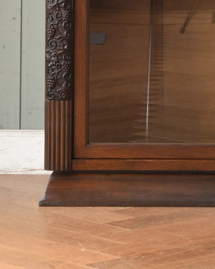 アンティークのキャビネット アンティーク家具 小さくて置きやすいスタッキングブックケース、英国輸入のアンティークキャビネット。安定感のある脚がしっかり支えます。(q-1090-f)