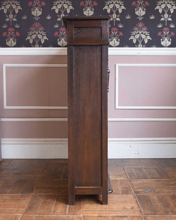 アンティークのキャビネット　アンティーク家具　英国輸入のアンティーク家具、引き出しも付いた素敵なブックケース（本棚）。横から見てもステキ横から見るとこんな感じ。(q-1091-f)