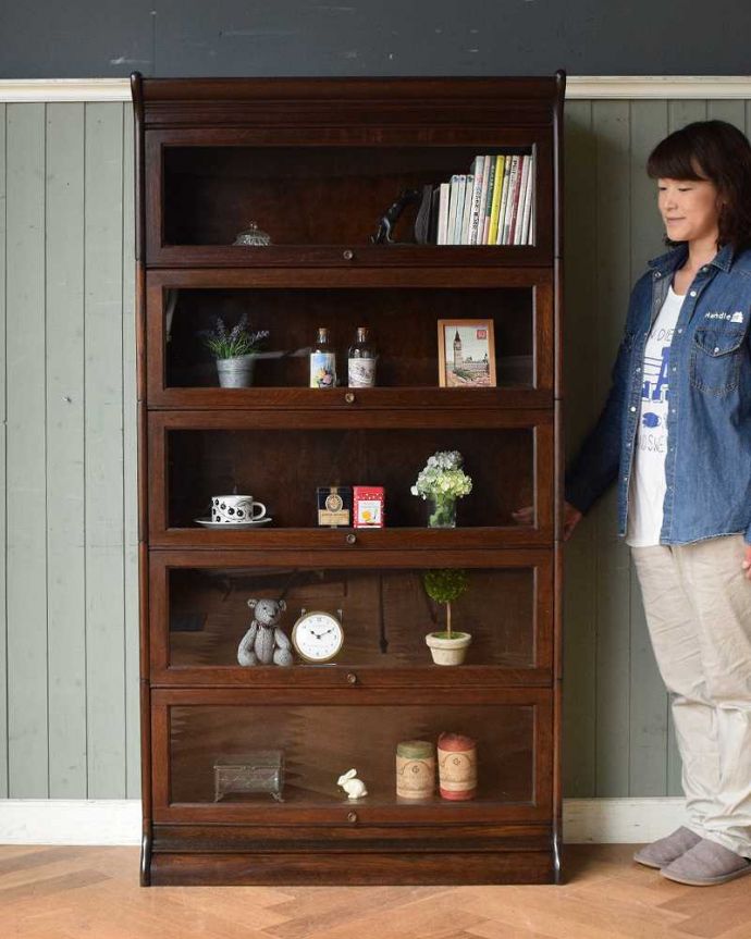 アンティークのキャビネット　アンティーク家具　重ねて積み上げるスタッキングブックケース、英国輸入のアンティークキャビネット。本棚としてはもちろん、グラスや食器を並べて飾り棚としても素敵ですよ。(q-1092-f)