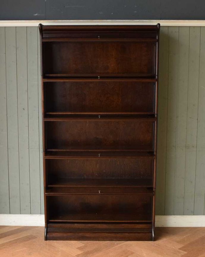 アンティークのキャビネット　アンティーク家具　重ねて積み上げるスタッキングブックケース、英国輸入のアンティークキャビネット。食器や写真立て、A4サイズの本やDVDなどなど、たくさん飾ればディスプレイの幅が広がります。(q-1092-f)