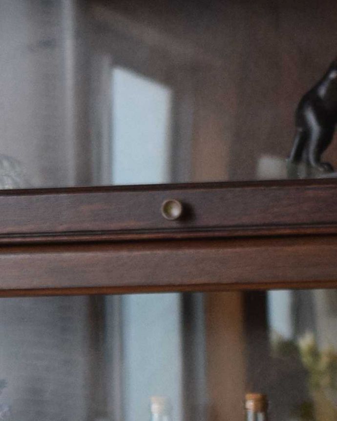 アンティークのキャビネット　アンティーク家具　重ねて積み上げるスタッキングブックケース、英国輸入のアンティークキャビネット。ガラス戸は真ん丸な取っ手が付いています。(q-1092-f)