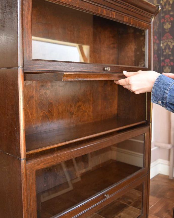 アンティークのキャビネット　アンティーク家具　重ねて積み上げるスタッキングブックケース、英国輸入のアンティークキャビネット。スライドさせて開く扉が特徴。(q-1092-f)