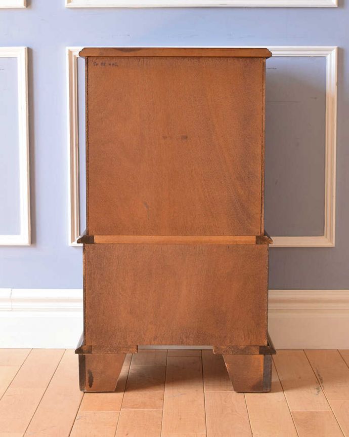 アンティークのチェスト　アンティーク家具　高級マホガニー材を贅沢に使用したアンティーク家具、トールボーイ６段チェスト。後ろ姿もキレイなんです。(q-1109-f)