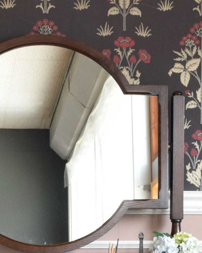 アンティークのドレッサー　アンティーク家具　英国のアンティーク家具、大きなミラーのドレッシングテーブル（デスク）。アンティークのミラーはキレイな状態ですが、気になる場合は新しいミラーに変えることも出来ます。(q-1112-f)