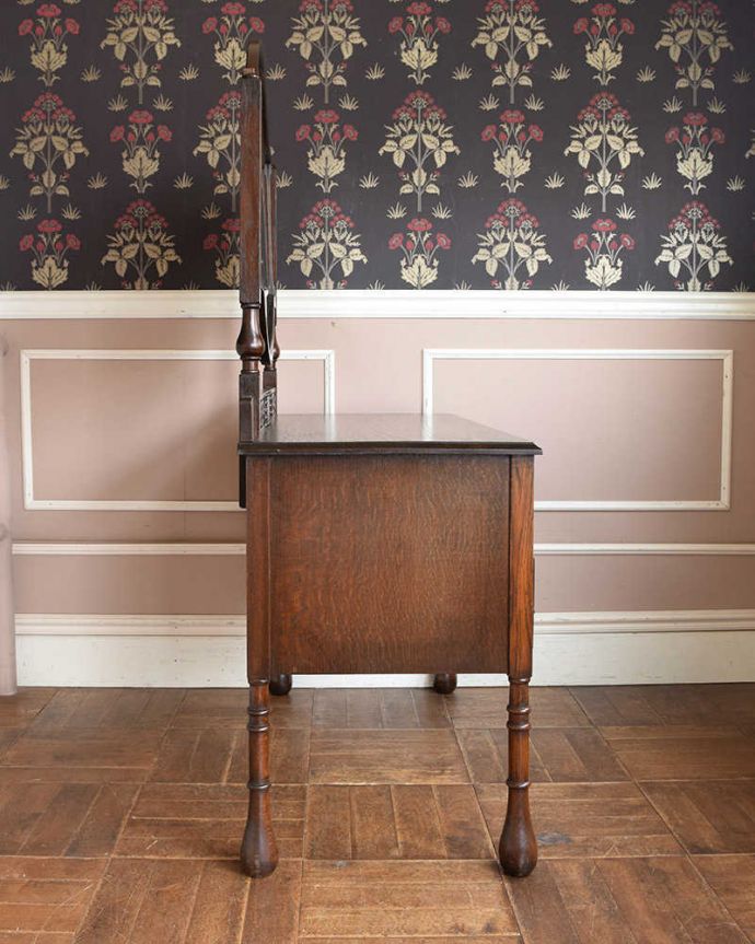 アンティークのドレッサー　アンティーク家具　英国のアンティーク家具、大きなミラーのドレッシングテーブル（デスク）。横から見てもステキ横から見るとこんな感じ。(q-1112-f)