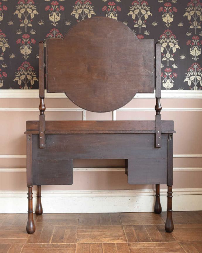 アンティークのドレッサー　アンティーク家具　英国のアンティーク家具、大きなミラーのドレッシングテーブル（デスク）。もちろん、後ろ姿もキレイです。(q-1112-f)