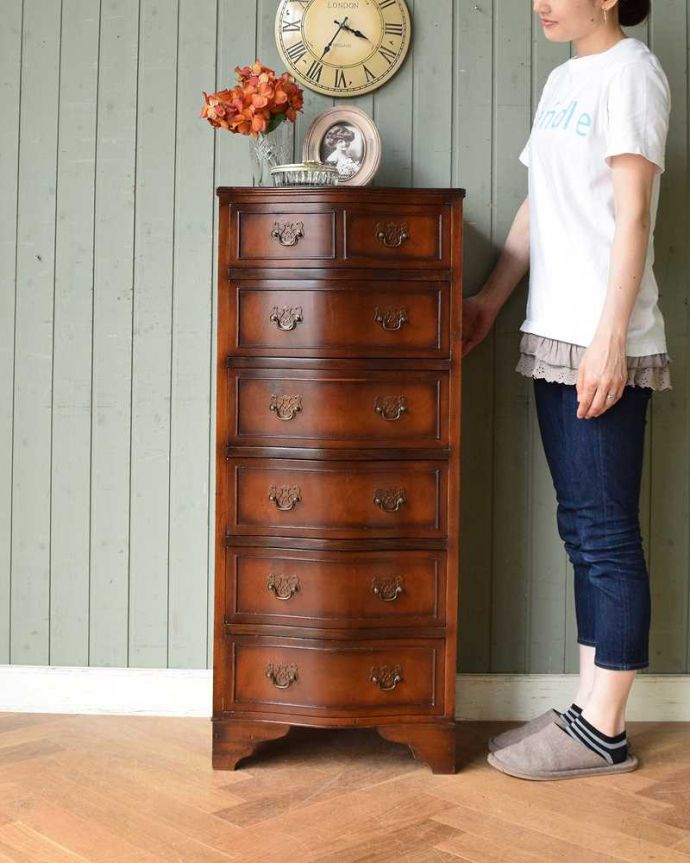 アンティークのチェスト　アンティーク家具　ウォルナット材のアンティーク英国家具、美しいチェスト（トールボーイ）。大人の雰囲気漂う英国スタイルのチェストです。(q-1114-f)