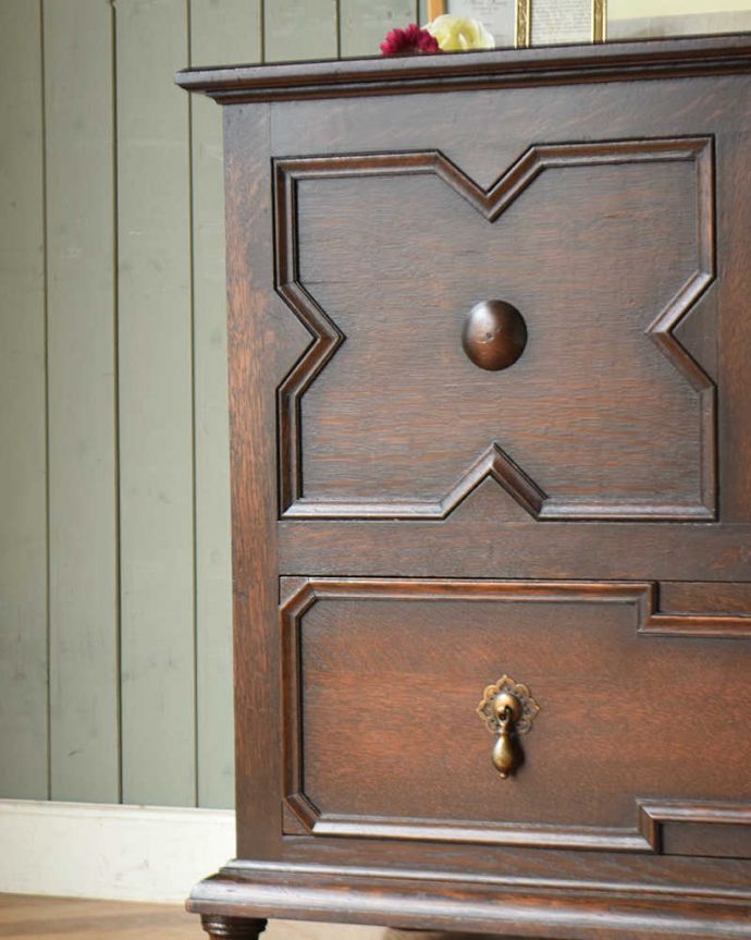 アンティークのチェスト　アンティーク家具　イギリス輸入の珍しい家具、アンティークのブランケットチェスト（コファ）。「見せる収納」は、置く場所を選ばずに使えちゃう。(q-1118-f)