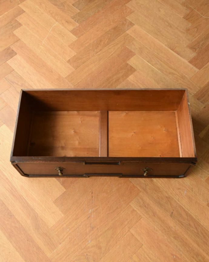 アンティークのチェスト　アンティーク家具　イギリス輸入の珍しい家具、アンティークのブランケットチェスト（コファ）。キレイに修復したので、何を入れてもOK！もちろん引き出しの中も職人さんがキレイに直しました。(q-1118-f)