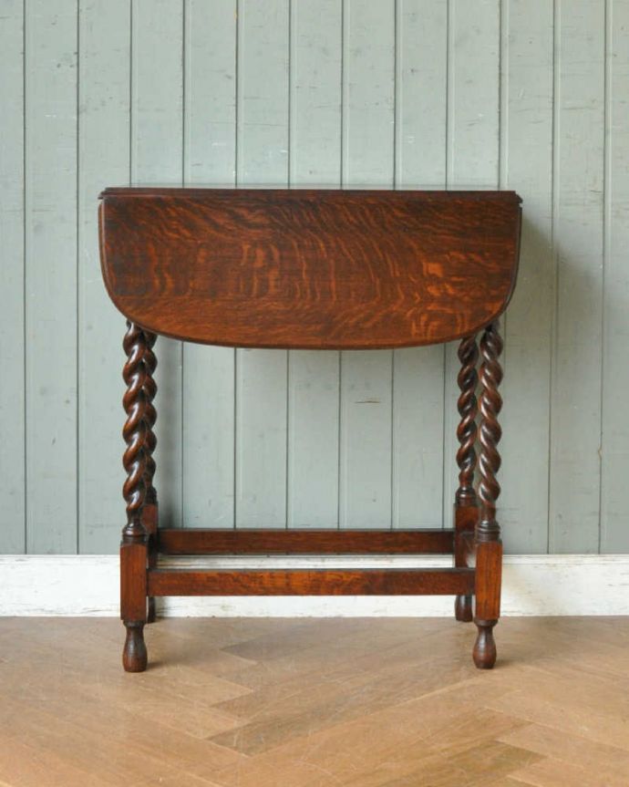 アンティークのテーブル　アンティーク家具　英国輸入のアンティーク家具、天板も脚も美しいドロップリーフテーブル。こちら側も、もちろんキレイです。(q-1119-f)