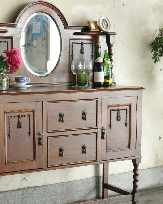 サイドボード　アンティーク家具　英国アンティーク家具、ツイストが素敵なミラーバックサイドボード。見た目も美しい収納力バツグンのサイドボード。(q-1121-f)