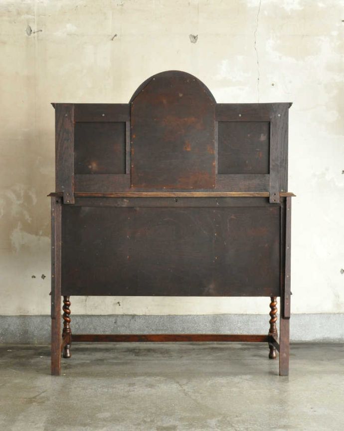 サイドボード　アンティーク家具　英国アンティーク家具、ツイストが素敵なミラーバックサイドボード。もちろん、後ろ姿もキレイです。(q-1121-f)