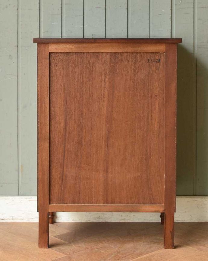 アンティークのキャビネット　アンティーク家具　マホガニー材で造られたベッドサイドキャビネット、アンティーク英国家具。後ろ姿にも自信があります。(q-1129-f)