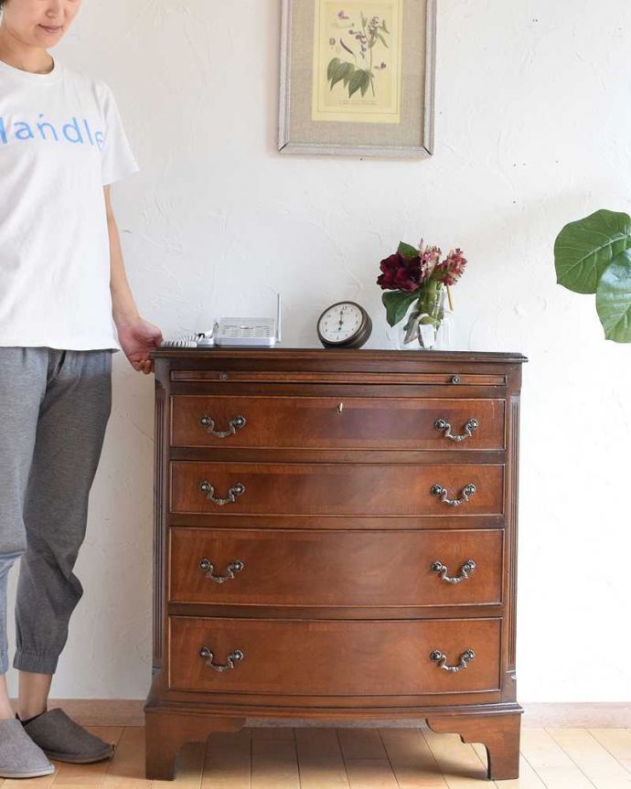 アンティークのチェスト　アンティーク家具　トレー付きのチェストオブドロワーズ、たっぷり収納できるアンティーク英国家具。大人の雰囲気漂う英国スタイルのチェストです。(q-1135-f)